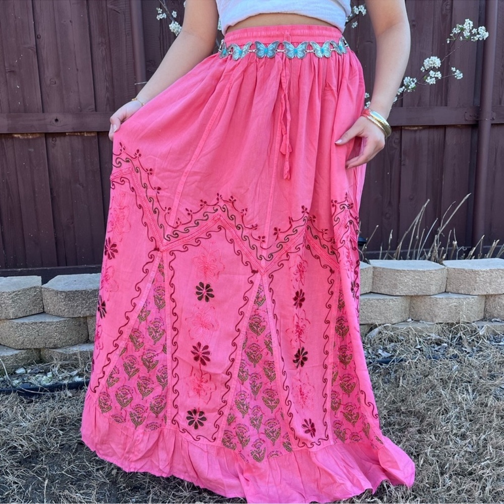 Pink Embroidered Women's Skirt NWOT - Picture 4 of 10